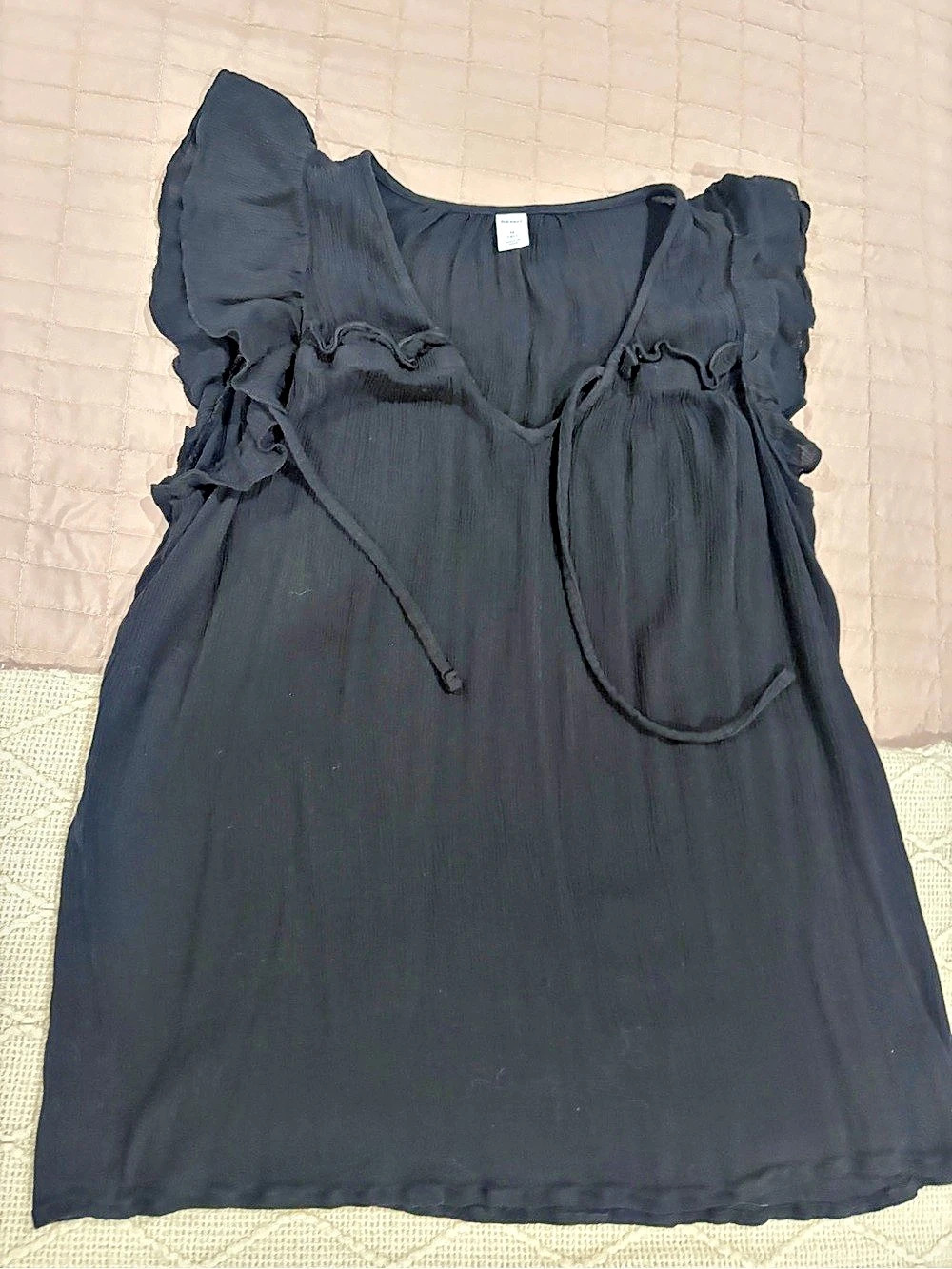Old Navy Crinkle Gauze Flutter-Sleeve Top Black Medium